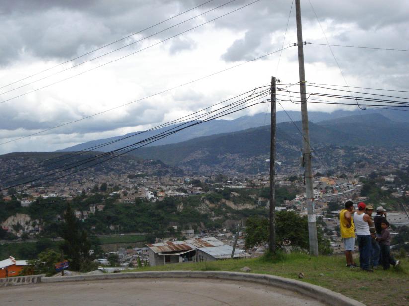 Vista sobre los barrios urbano-marginales de Tegucigalpa