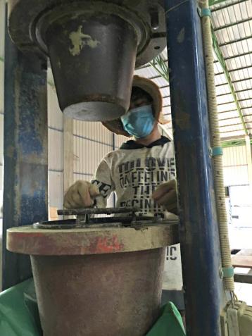 Hydrologic's operator molding a pot