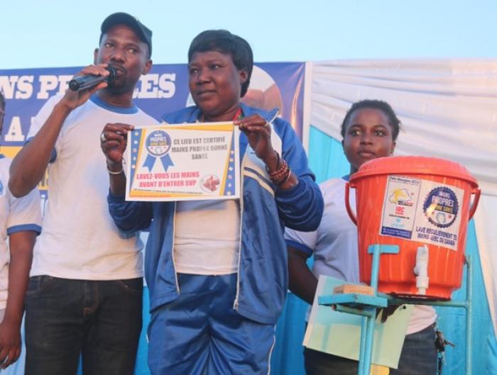 From left to right, Salif Sanfo, Goodwill Ambassador for Water, Hygiene and Sanitation, Claudine Compaoré, representing the Mayor of Boudry (Ph. Production Universal)