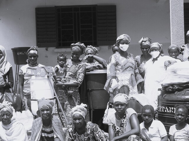 Group photo at Maternity Hospital of Dourako, municipality of  Nossombougou staff and partners