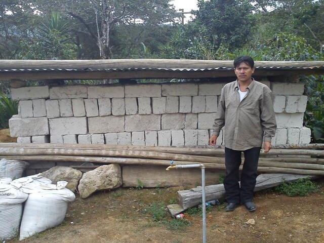 Man in Chinacla community using water for the production of construction blocks