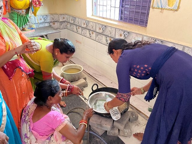 Pragati project Odisha, India - training session - women making soap