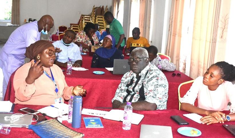 Participants of the training session in a group discussion 