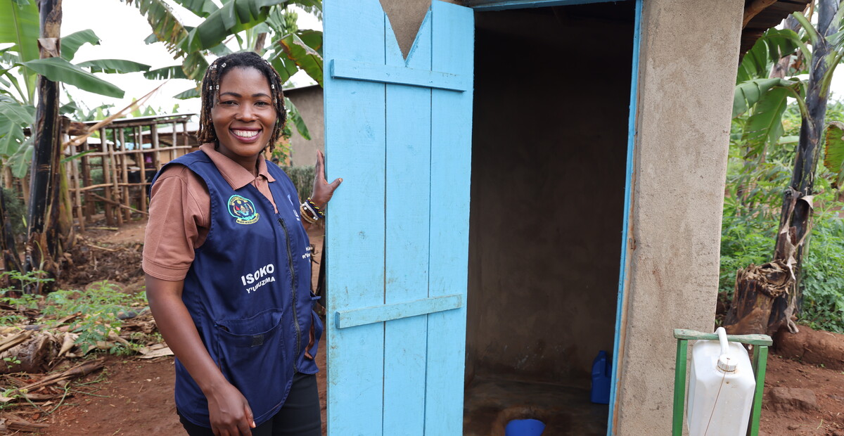Alice Mukandayambaje is one of the USAID-funded Isoko y’Ubuzima project community mobilizers. In her community, she has built an improved latrine and most importantly, installed a homemade handwashing facility. The location where the photo was taken: Rwamagana District, Rubona Sector, Kabuye Cell, Rutare Village, Rwanda